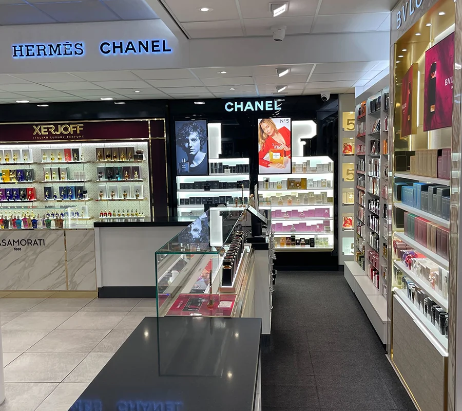 Binnenkant van de winkel Parfumerie Marjo